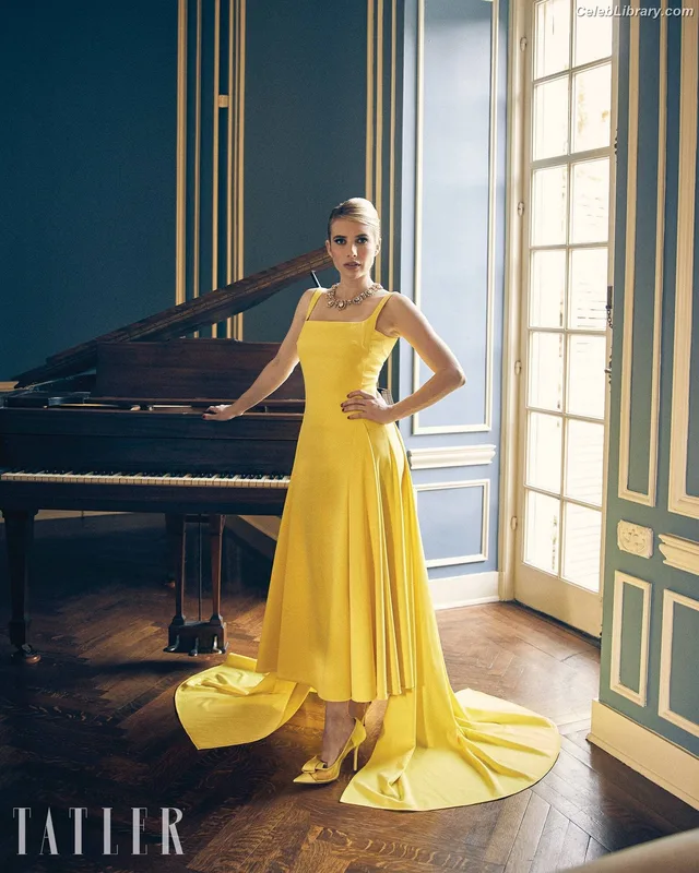 Emma Roberts photo 15 of 1780
