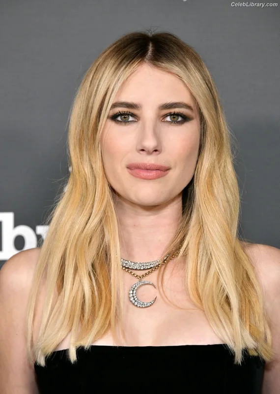 Emma Roberts photo 16 of 1780