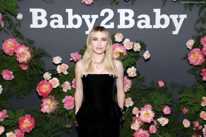 Emma Roberts photo 17 of 1780