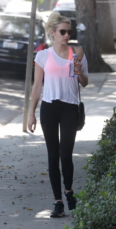 Emma Roberts photo 12 of 1780