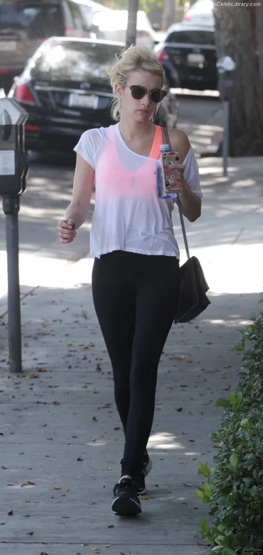 Emma Roberts photo 13 of 1780