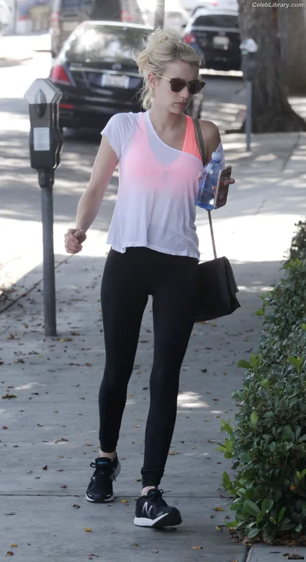 Emma Roberts photo 14 of 1780