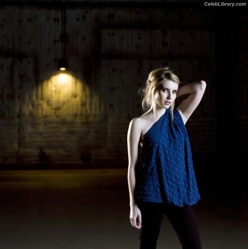 Emma Roberts photo 15 of 1780