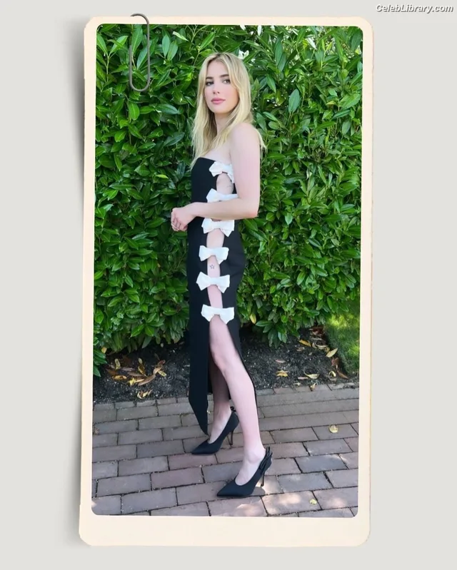 Emma Roberts photo 18 of 1780