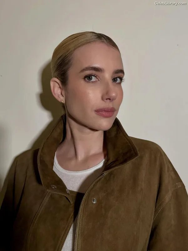 Emma Roberts photo 21 of 1780
