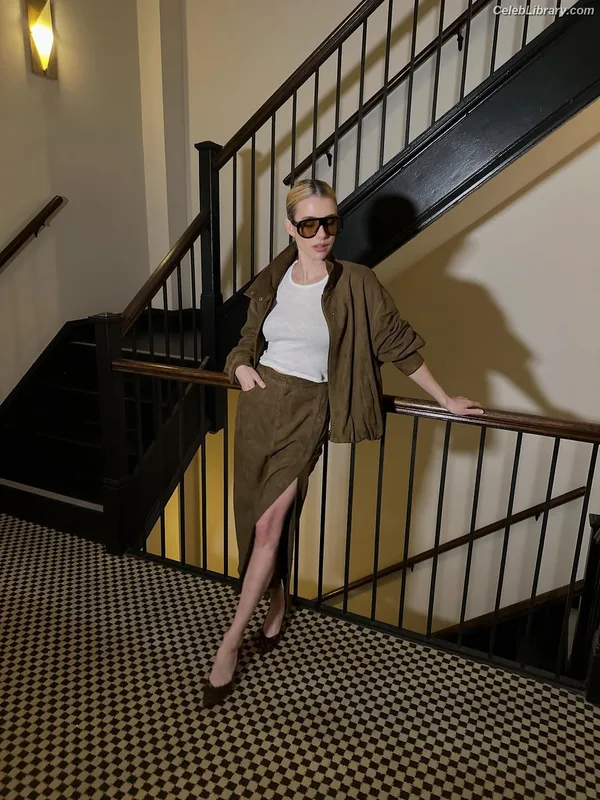 Emma Roberts photo 23 of 1780