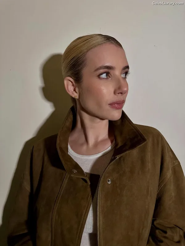 Emma Roberts photo 24 of 1780