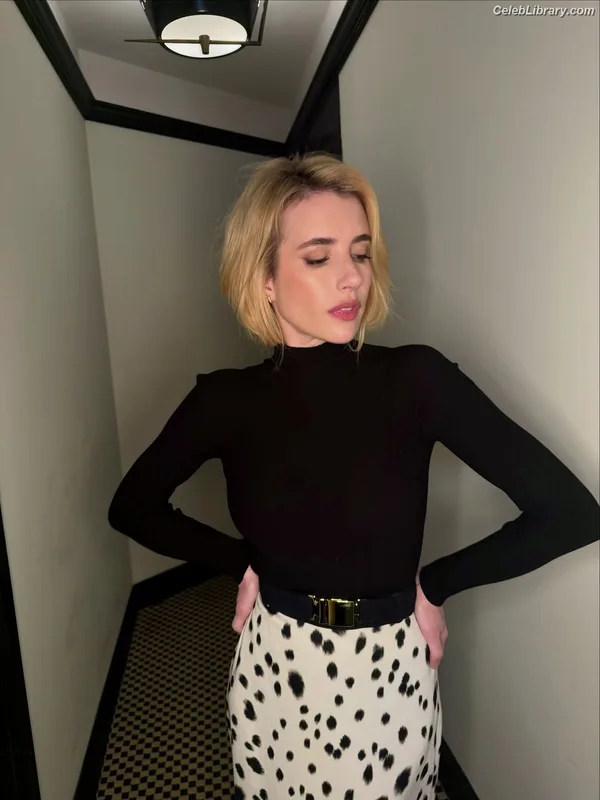 Emma Roberts photo 2 of 1780