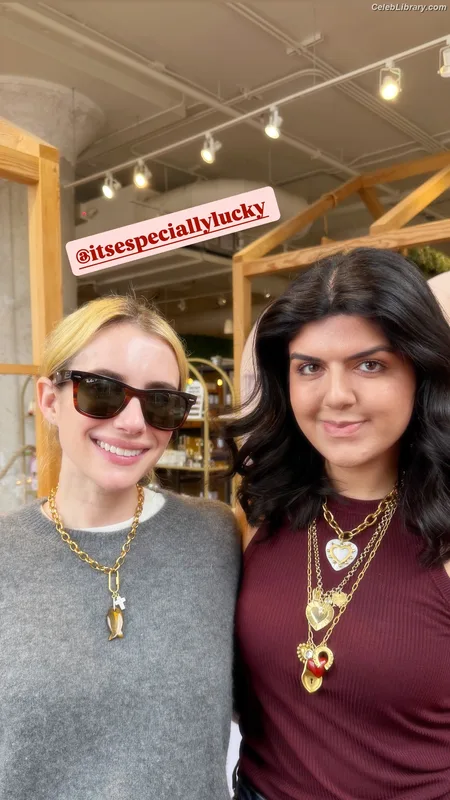 Emma Roberts photo 10 of 1780