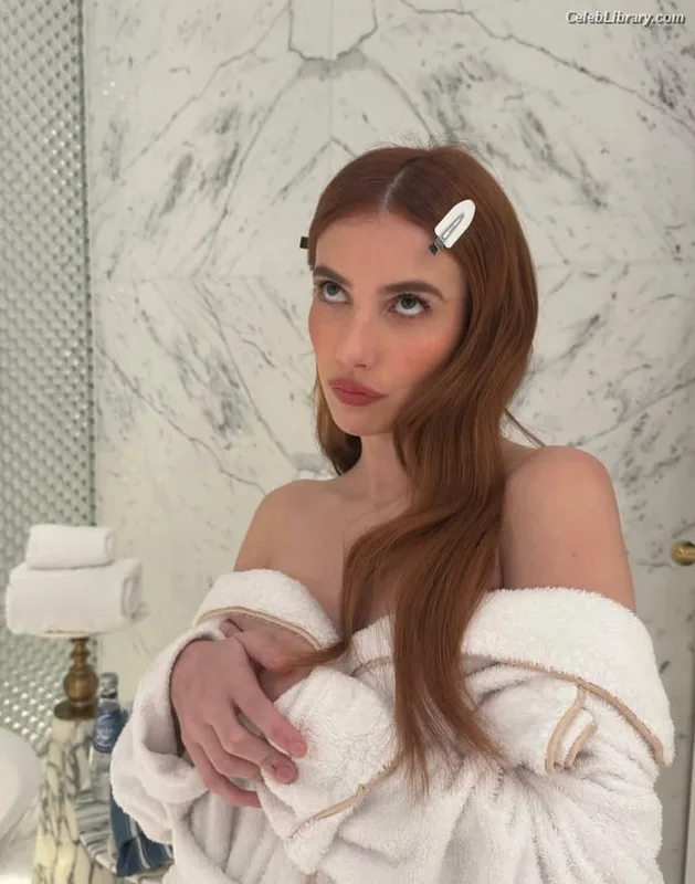 Emma Roberts photo 12 of 1780