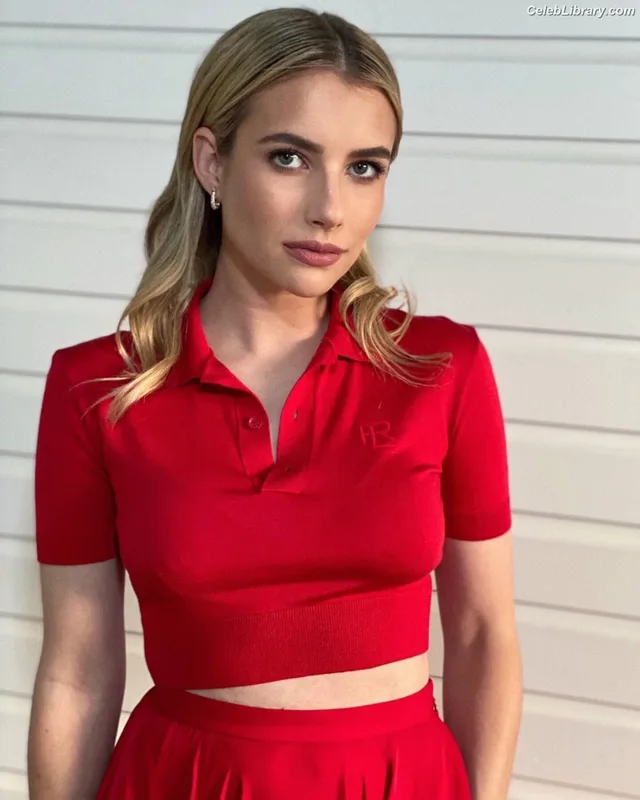 Emma Roberts photo 13 of 1780