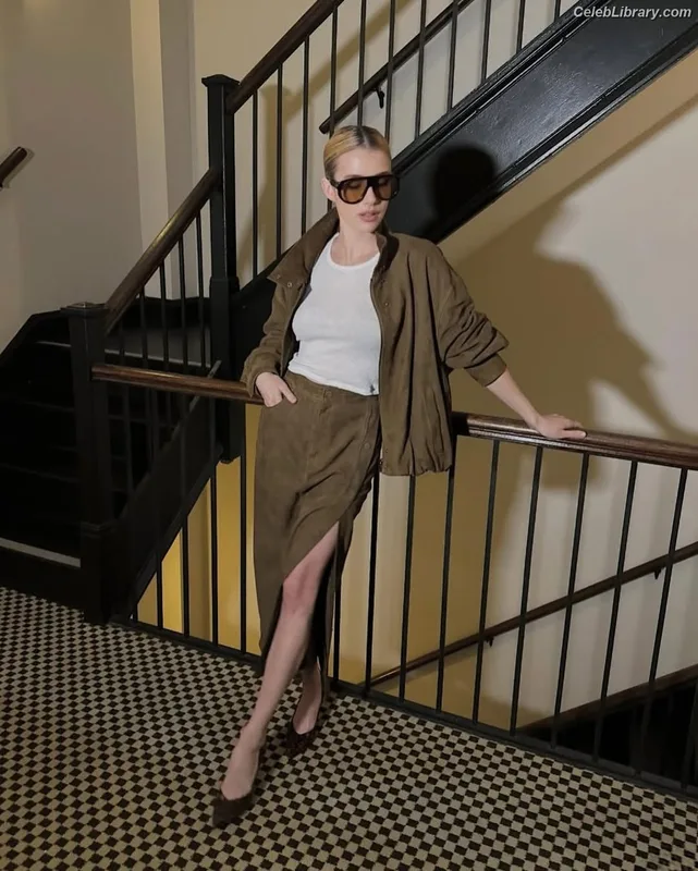 Emma Roberts photo 16 of 1780