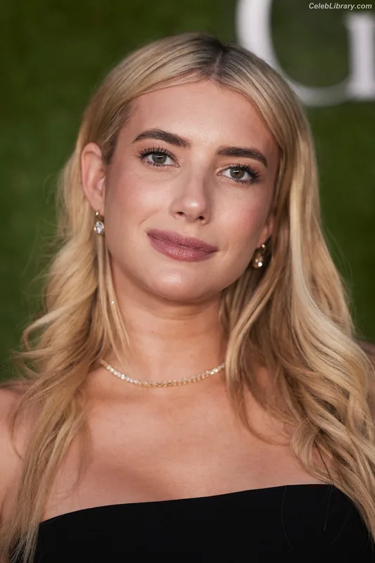 Emma Roberts photo 20 of 1780