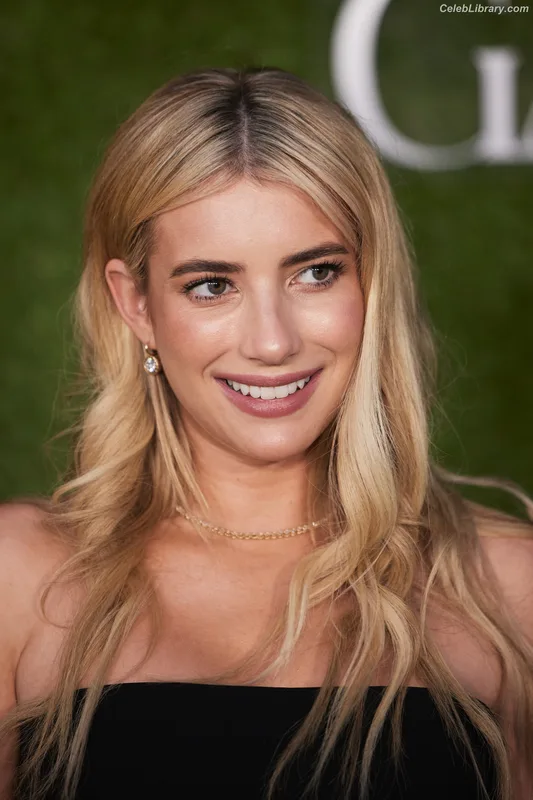 Emma Roberts photo 21 of 1780
