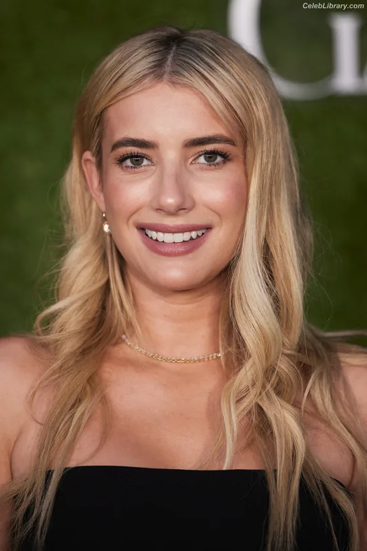 Emma Roberts photo 22 of 1780