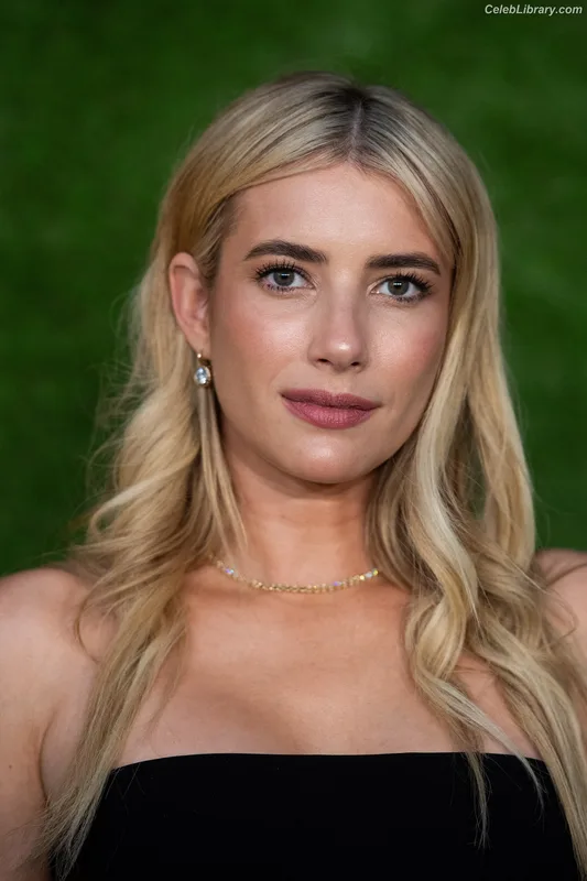 Emma Roberts photo 2 of 1780
