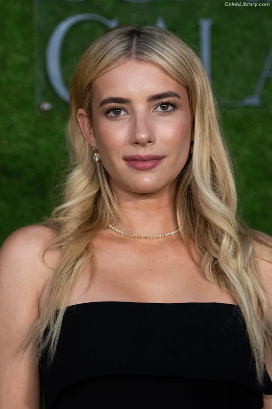 Emma Roberts photo 4 of 1780