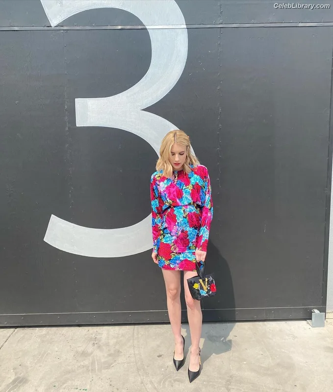 Emma Roberts photo 20 of 1780