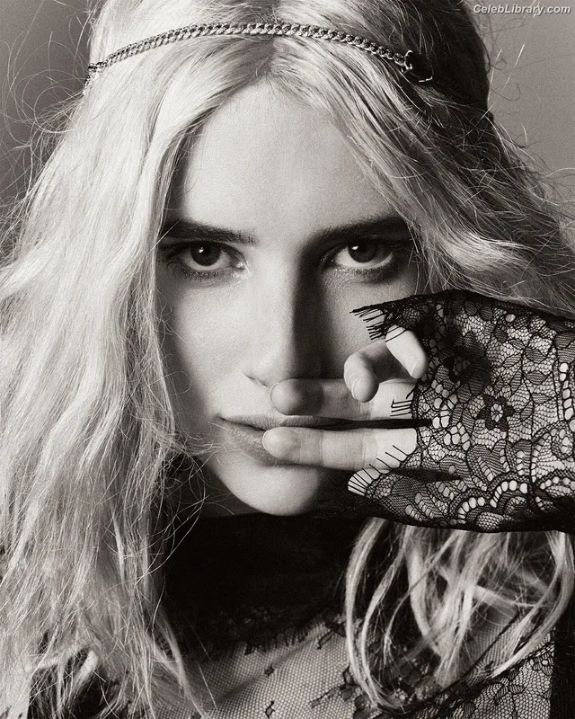 Emma Roberts photo 22 of 1780