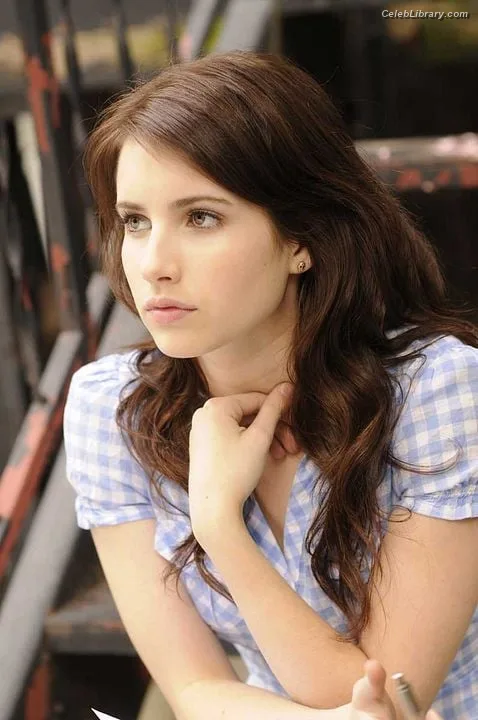 Emma Roberts photo 8 of 1780