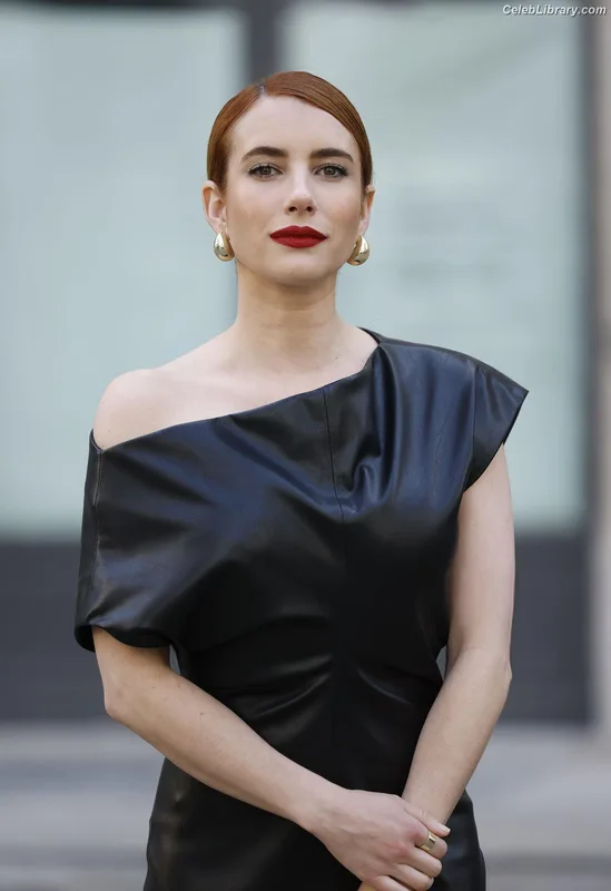 Emma Roberts photo 19 of 1780