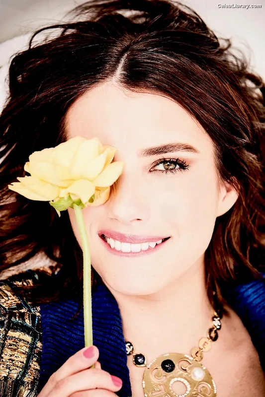 Emma Roberts photo 20 of 1780