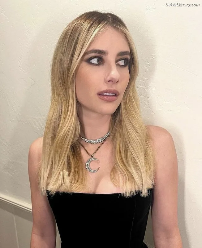 Emma Roberts photo 4 of 1780