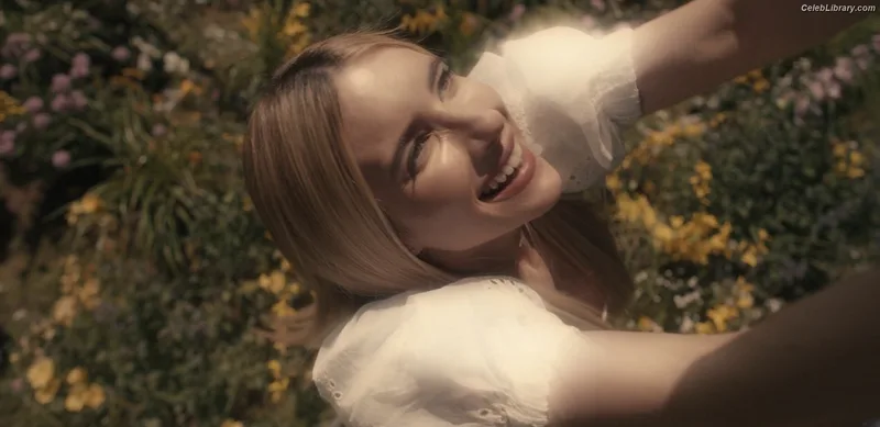Emma Roberts photo 9 of 1780
