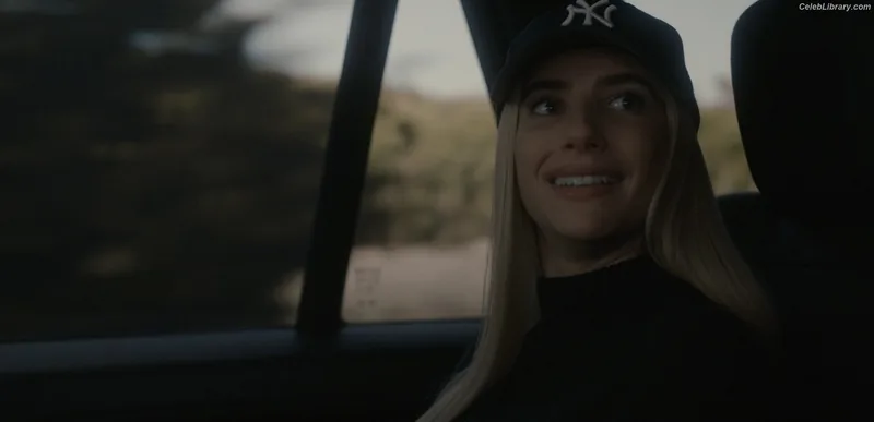 Emma Roberts photo 12 of 1780