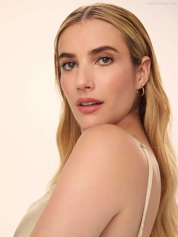 Emma Roberts photo 10 of 1780