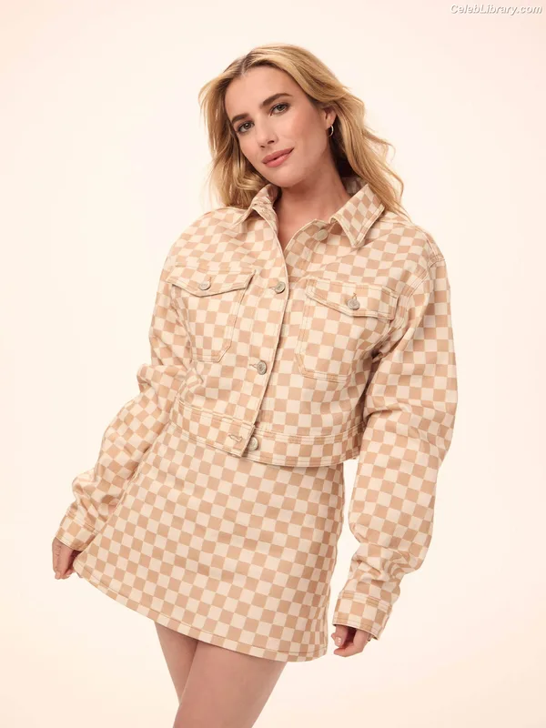 Emma Roberts photo 17 of 1780