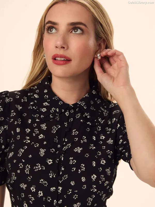 Emma Roberts photo 22 of 1780