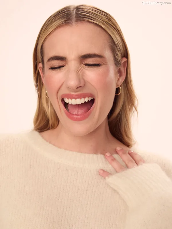 Emma Roberts photo 10 of 1780