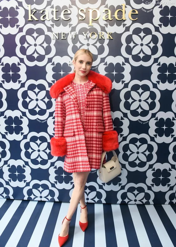Emma Roberts photo 2 of 1780