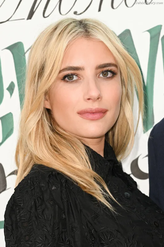 Emma Roberts photo 11 of 1780