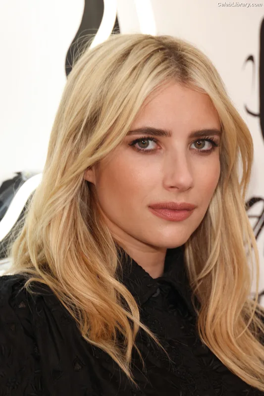 Emma Roberts photo 18 of 1780
