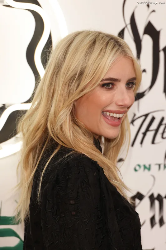 Emma Roberts photo 21 of 1780