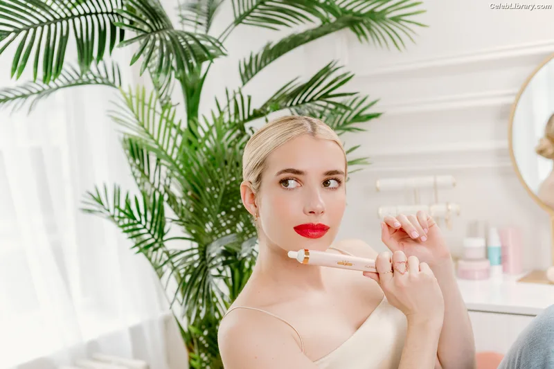 Emma Roberts photo 23 of 1780
