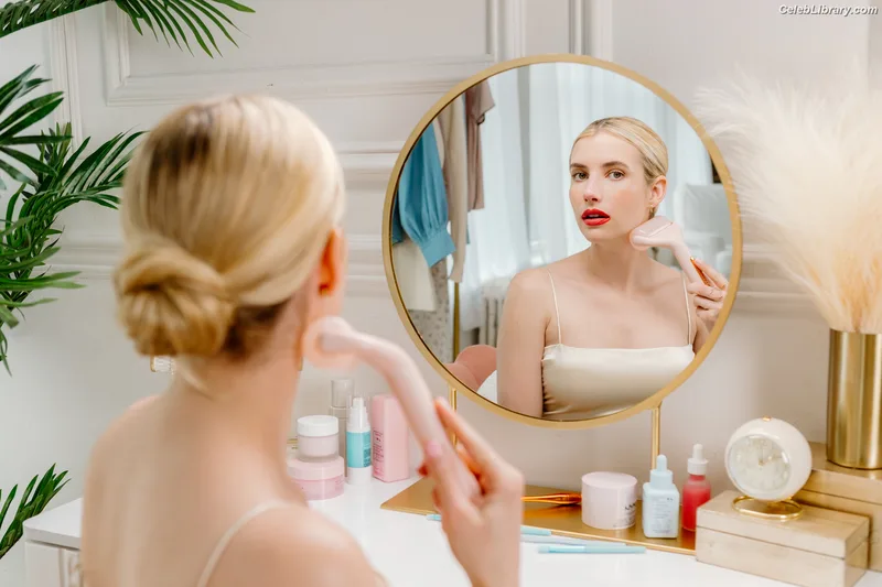Emma Roberts photo 1 of 1780