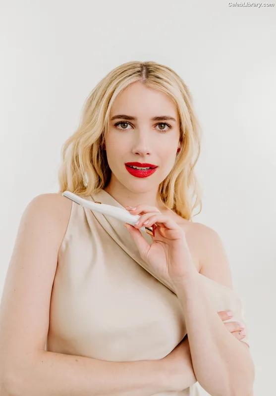 Emma Roberts photo 6 of 1780