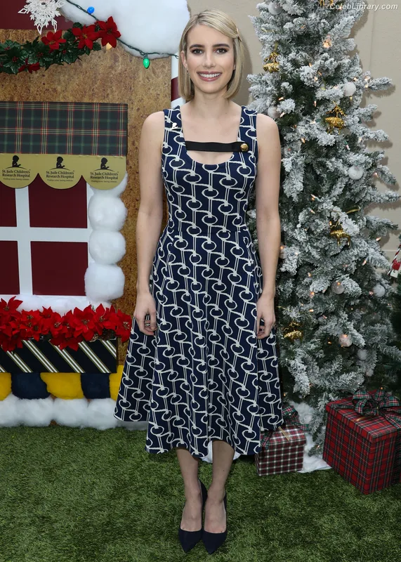 Emma Roberts photo 10 of 1780