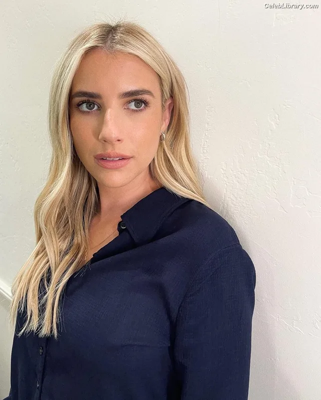 Emma Roberts photo 18 of 1780