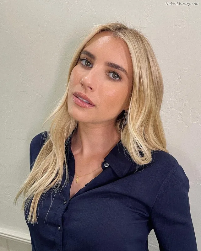 Emma Roberts photo 19 of 1780