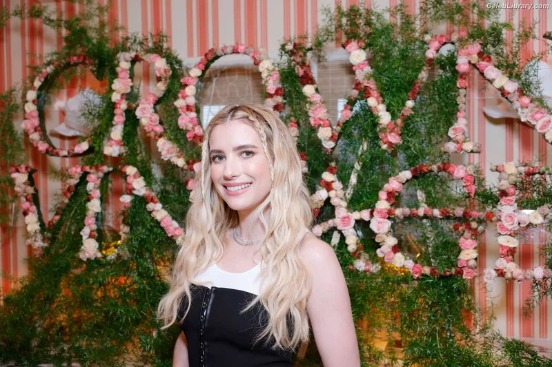 Emma Roberts photo 2 of 1780