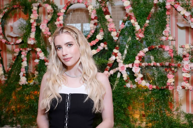 Emma Roberts photo 3 of 1780