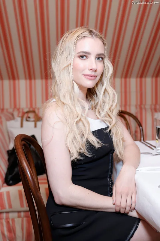 Emma Roberts photo 4 of 1780