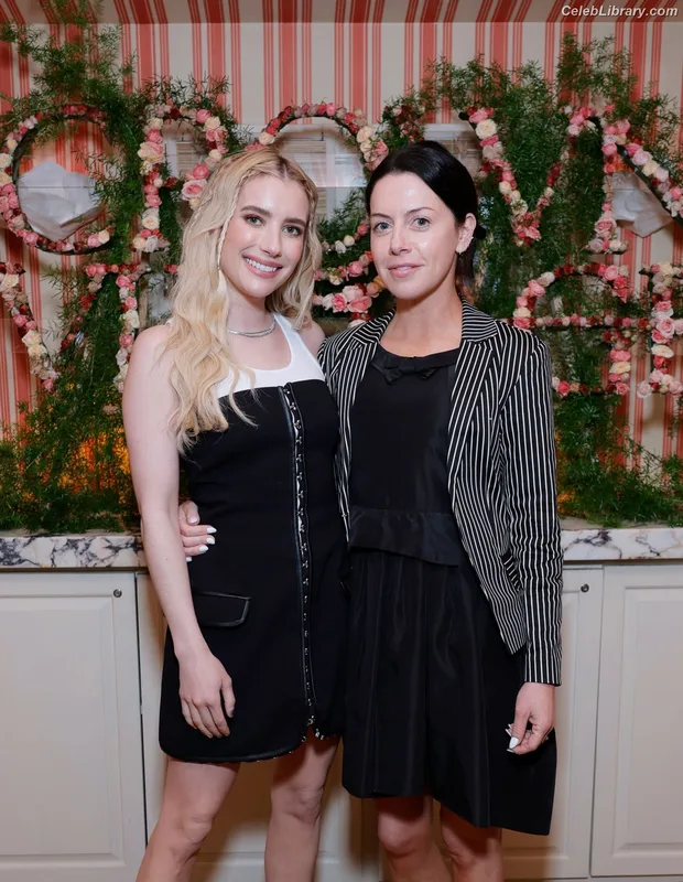 Emma Roberts photo 5 of 1780