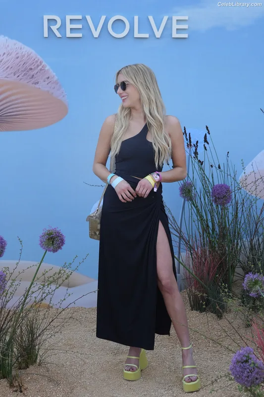 Emma Roberts photo 1 of 1780