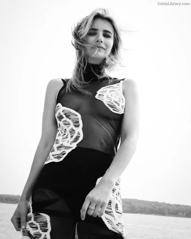 Emma Roberts photo 19 of 1780