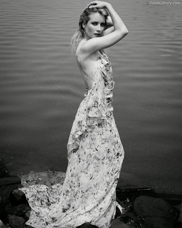 Emma Roberts photo 22 of 1780